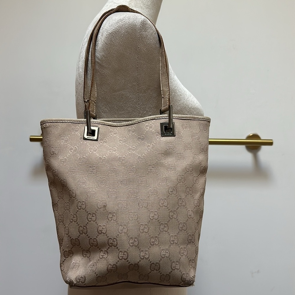 Gucci GG BeigeTote Bag Shoulder Tote GG Canvas Brown /Straps W Wear Damage